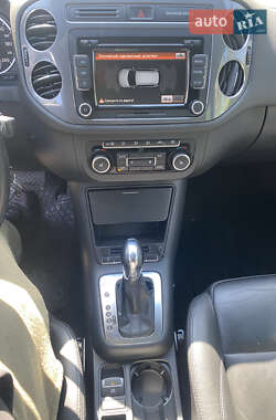 Позашляховик / Кросовер Volkswagen Tiguan 2012 в 