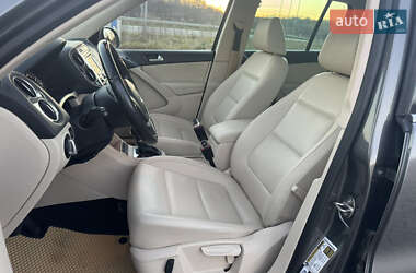 Позашляховик / Кросовер Volkswagen Tiguan 2012 в 