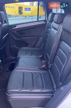 Внедорожник / Кроссовер Volkswagen Tiguan 2017 в 