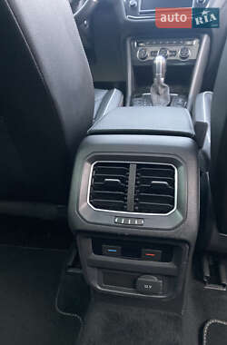 Внедорожник / Кроссовер Volkswagen Tiguan 2017 в 