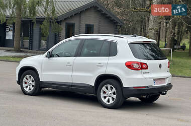 Внедорожник / Кроссовер Volkswagen Tiguan 2011 в 