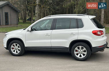 Внедорожник / Кроссовер Volkswagen Tiguan 2011 в 