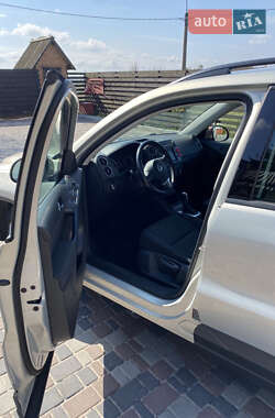 Внедорожник / Кроссовер Volkswagen Tiguan 2015 в 