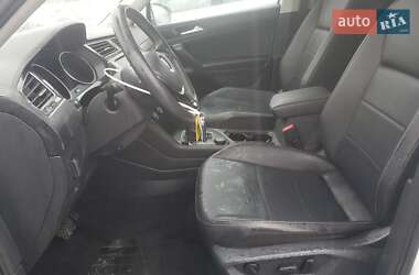 Позашляховик / Кросовер Volkswagen Tiguan 2021 в 