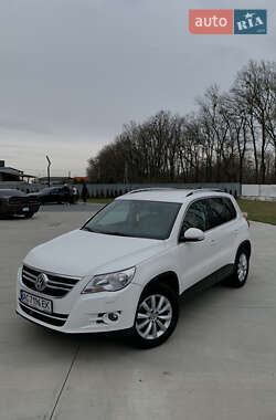 Внедорожник / Кроссовер Volkswagen Tiguan 2011 в 