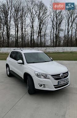 Внедорожник / Кроссовер Volkswagen Tiguan 2011 в 