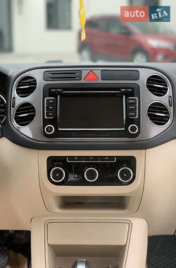 Внедорожник / Кроссовер Volkswagen Tiguan 2011 в 