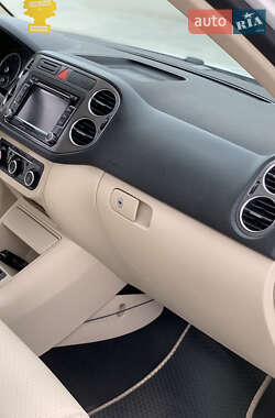 Внедорожник / Кроссовер Volkswagen Tiguan 2011 в 