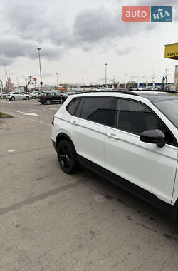 Внедорожник / Кроссовер Volkswagen Tiguan 2018 в 