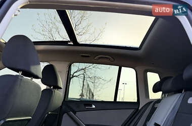 Внедорожник / Кроссовер Volkswagen Tiguan 2009 в 