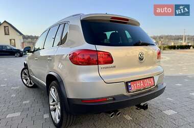 Позашляховик / Кросовер Volkswagen Tiguan 2012 в 