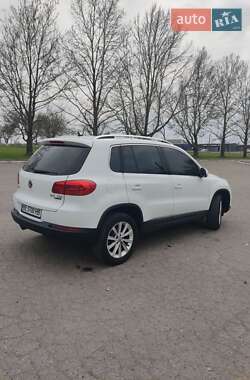 Внедорожник / Кроссовер Volkswagen Tiguan 2015 в 