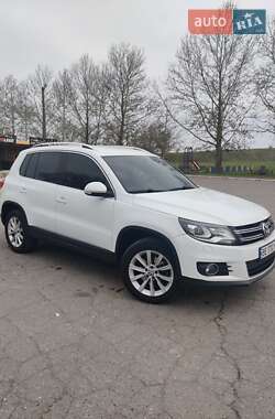 Внедорожник / Кроссовер Volkswagen Tiguan 2015 в 