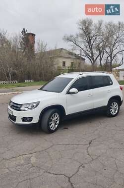 Внедорожник / Кроссовер Volkswagen Tiguan 2015 в 