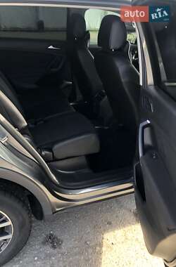 Позашляховик / Кросовер Volkswagen Tiguan 2020 в 