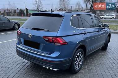 Внедорожник / Кроссовер Volkswagen Tiguan 2019 в 