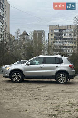 Внедорожник / Кроссовер Volkswagen Tiguan 2010 в 