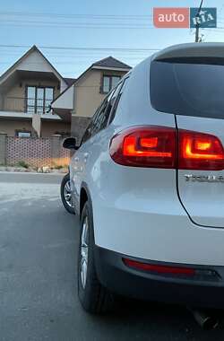 Внедорожник / Кроссовер Volkswagen Tiguan 2014 в 