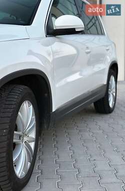 Внедорожник / Кроссовер Volkswagen Tiguan 2012 в 