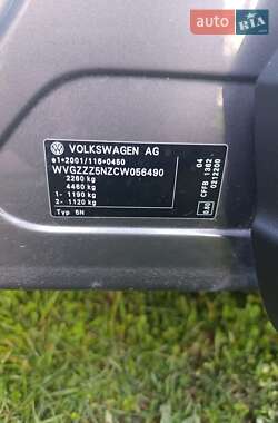 Позашляховик / Кросовер Volkswagen Tiguan 2012 в 