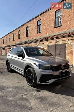 Внедорожник / Кроссовер Volkswagen Tiguan 2021 в Харькове
