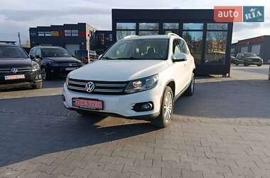 Позашляховик / Кросовер Volkswagen Tiguan 2015 в 