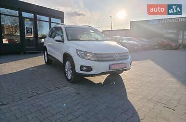 Позашляховик / Кросовер Volkswagen Tiguan 2015 в 