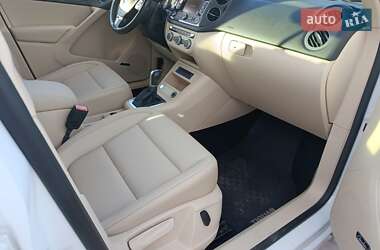 Позашляховик / Кросовер Volkswagen Tiguan 2015 в 