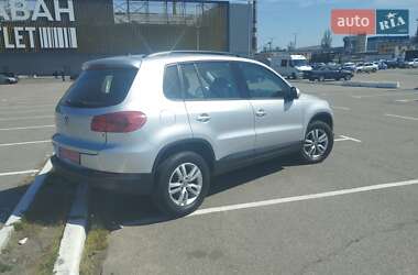 Внедорожник / Кроссовер Volkswagen Tiguan 2016 в 
