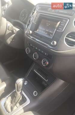 Внедорожник / Кроссовер Volkswagen Tiguan 2016 в 