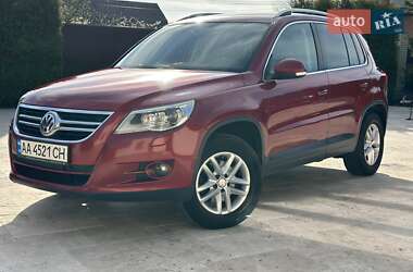 Позашляховик / Кросовер Volkswagen Tiguan 2010 в Києві