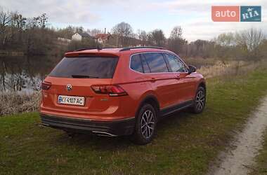 Внедорожник / Кроссовер Volkswagen Tiguan 2018 в 