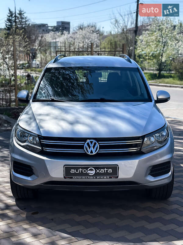 Внедорожник / Кроссовер Volkswagen Tiguan 2015 в 