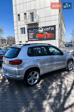 Внедорожник / Кроссовер Volkswagen Tiguan 2015 в 
