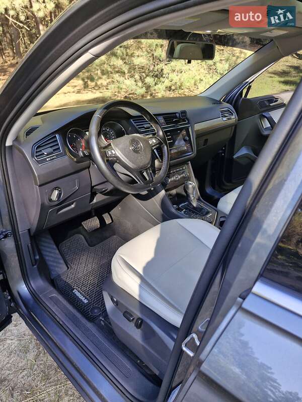 Внедорожник / Кроссовер Volkswagen Tiguan 2017 в Кременчуге