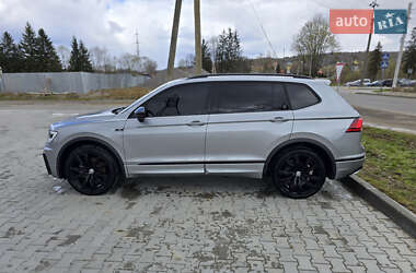 Позашляховик / Кросовер Volkswagen Tiguan 2020 в 