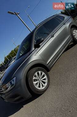 Позашляховик / Кросовер Volkswagen Tiguan 2020 в 