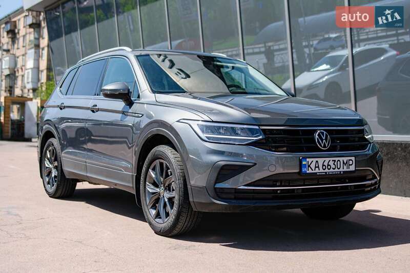 Внедорожник / Кроссовер Volkswagen Tiguan 2021 в 