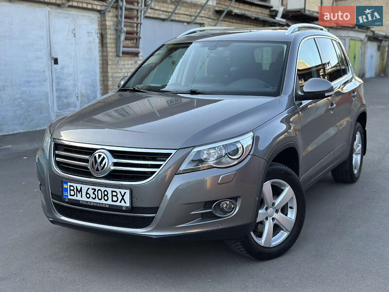 Внедорожник / Кроссовер Volkswagen Tiguan 2010 в 