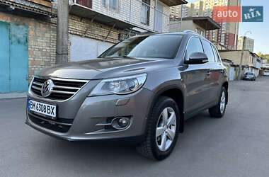 Внедорожник / Кроссовер Volkswagen Tiguan 2010 в 