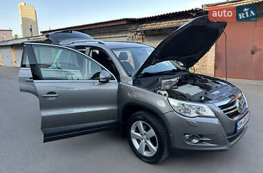 Внедорожник / Кроссовер Volkswagen Tiguan 2010 в 