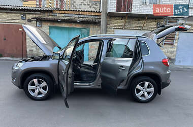 Внедорожник / Кроссовер Volkswagen Tiguan 2010 в 