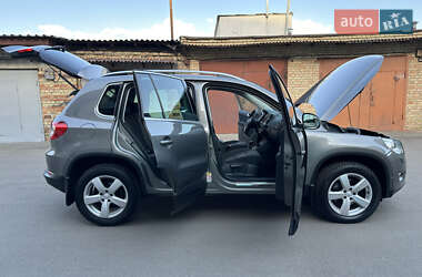 Внедорожник / Кроссовер Volkswagen Tiguan 2010 в 