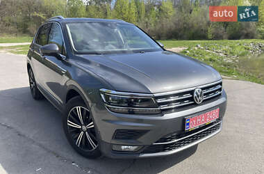 Внедорожник / Кроссовер Volkswagen Tiguan 2018 в 