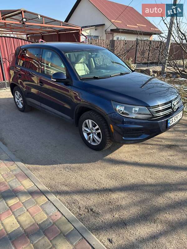 Внедорожник / Кроссовер Volkswagen Tiguan 2012 в 