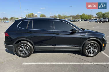 Внедорожник / Кроссовер Volkswagen Tiguan 2018 в 