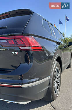 Внедорожник / Кроссовер Volkswagen Tiguan 2018 в 
