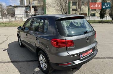 Позашляховик / Кросовер Volkswagen Tiguan 2014 в 