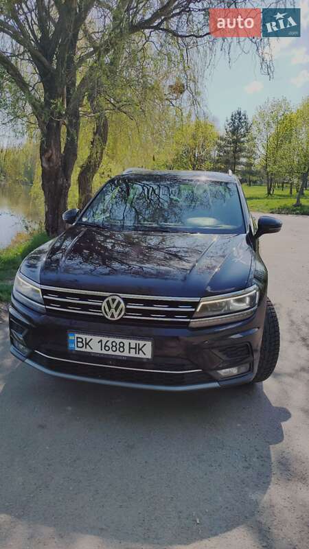 Внедорожник / Кроссовер Volkswagen Tiguan 2017 в 