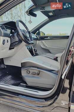 Внедорожник / Кроссовер Volkswagen Tiguan 2017 в 